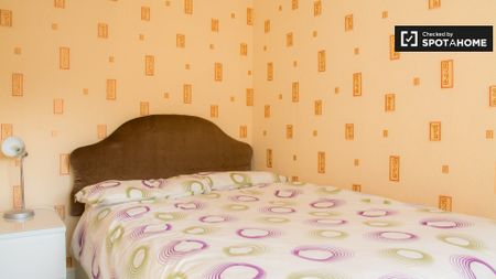 Lovely room in shared apartment in Artane, Dublin - Photo 2
