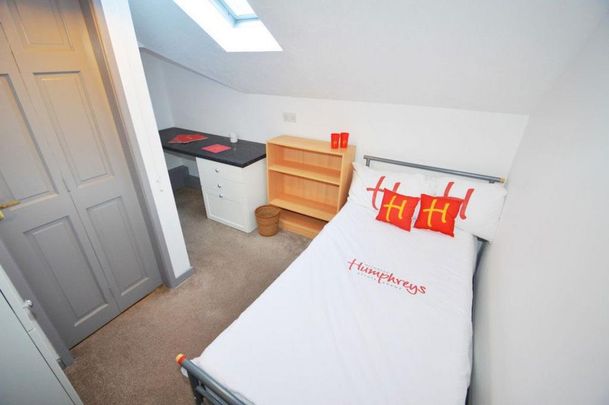 4 bedroom flat to rent - Photo 1