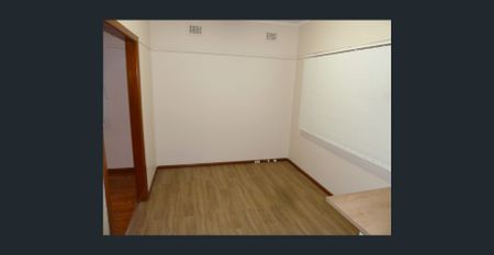 LOVELY FAMILY HOME! - Photo 3