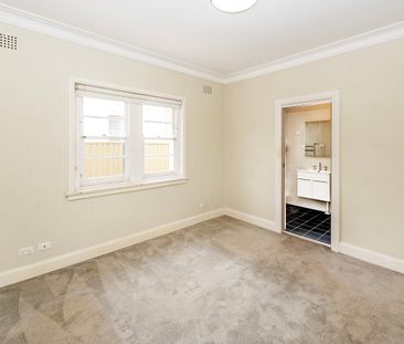 Modern & Convenient Living in the Heart of Kensington! - Photo 3