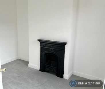 2 bedroom semi-detached house to rent - Photo 6