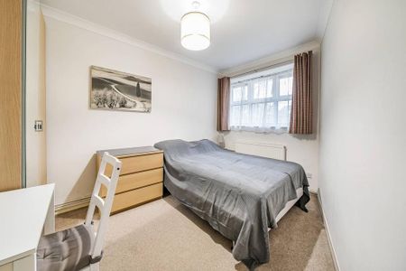 3 bedroom flat to rent - Photo 5