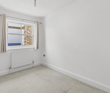 13 Priory Road, High Wycombe - Photo 2