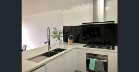 Modern Two Bedroom Apartment - Photo 4