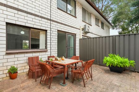 Lovely Updated Unit&excl; - Photo 4