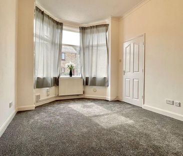 3 bedroom end of terrace house to rent - Photo 2