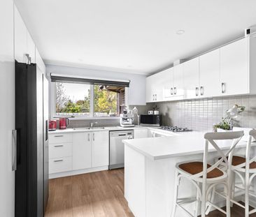 Immaculate Unit in the heart of Geelong West - Photo 4