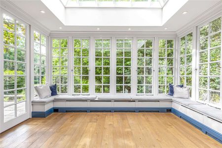 This magnificent Edwardian house sits within 0.9 of an acre of beautiful landscaped gardens with a 16th Century Grade II* listed Conduit House in the garden. - Photo 5