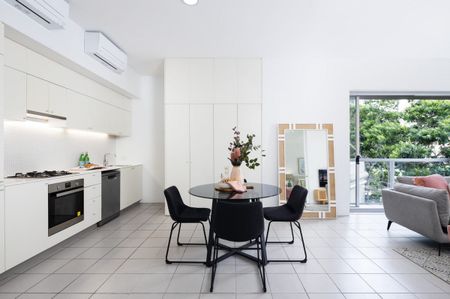 SPACIOUS AND LIGHT FILLED - THE NOUVELLE - Photo 3