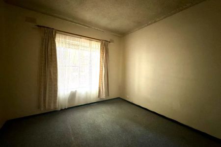 Lower level 2 bedroom unit in Norwood!! - Photo 5