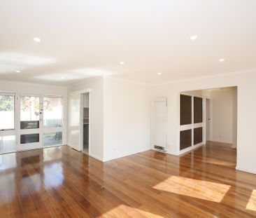 Spacious and well maintained 3 Bedroom House in Croydon - Photo 2