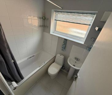 2 bedroom semi-detached bungalow to rent - Photo 4