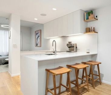 Street Front Townhouse Footsteps From Chapel Street - Photo 4