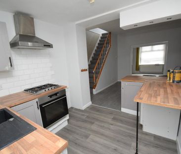 2 bedroom end of terrace house to rent - Photo 5