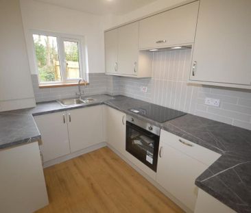 2 bedroom end of terrace house to rent - Photo 6