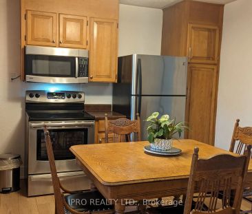 Detached Home For Lease | W9256844 - Photo 4