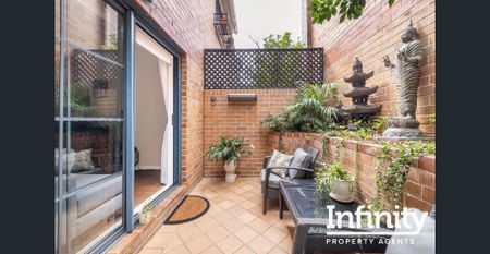 RENOVATED COURTYARD RETREAT IN ‘DEAUVILLE GARDENS’ - Photo 5