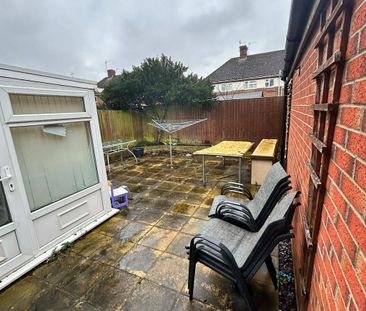 2 bedroom bungalow to rent - Photo 2