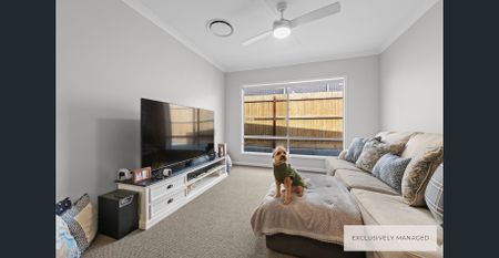 Luxury Near New Home, with Ducted Air-Con - Photo 4