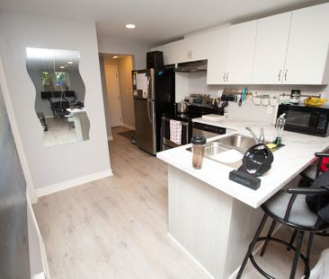 Cozy 1 Bedroom + Den Lower Unit in St. Catharines! - Photo 6