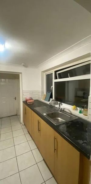 4 Bed Terraced House, Bridge Road, E15 - Photo 1