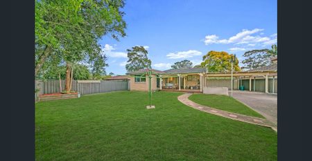 FOUR BEDROOM FAMILY HOME! - Photo 4