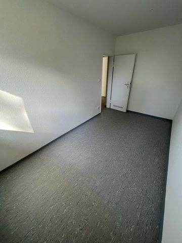 Schöne 4-Zimmer Erdgeschosswohnung mit Balkon zu vermieten - Photo 5