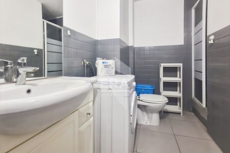 A louer T2 meublé 36,67m² (49 m² surface sol) 13004 - Photo 5