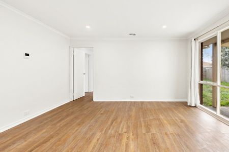 Spacious 3-Bedroom Home with Study in Prime Sunbury Location - Photo 2