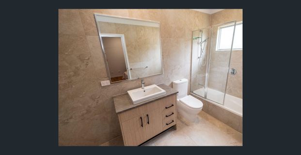 Spacious Room for Rent in Prime Indooroopilly Location - Photo 1