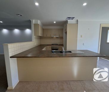 PERFECTLY LOCATED TOWNHOUSE WITH 2 FAMILY AREAS - Photo 3