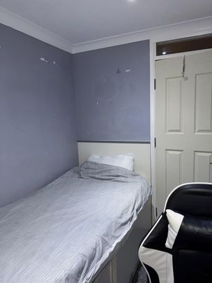 Room in a Shared House, Allhallows Road, E6 - Photo 1