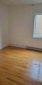 3 1/2 IMMEDIATE - RENOVE - VILLE ST LAURENT - PRES DU REM - Photo 3