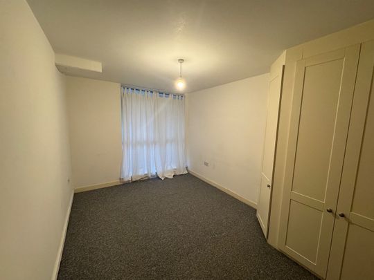 2 Bed Flat, Northolt Road, HA2 - Photo 1