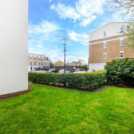 1 bedroom flat in 2 Wadham Mews - Photo 3