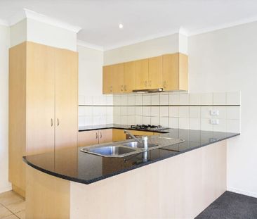 3 Longleaf Grove, Mitcham - Photo 2