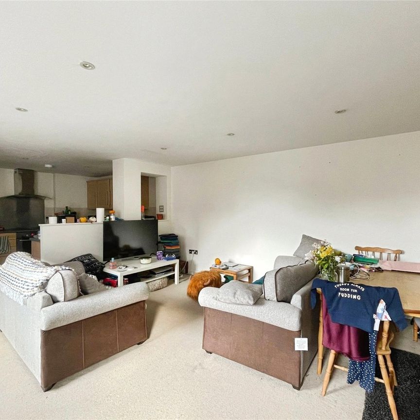 Darville House, Oxford Road East, Windsor, Berkshire, SL4 1EF - Photo 1