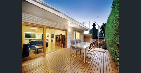 A quiet tree-lined street situated in an excellent location - Photo 4