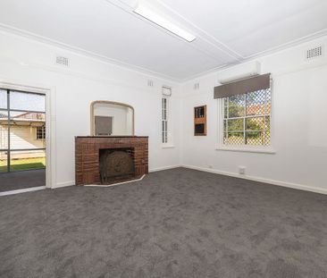 CLASSIC BRICK BEAUTY IN A CENTRAL MAITLAND LOCATION - Photo 3