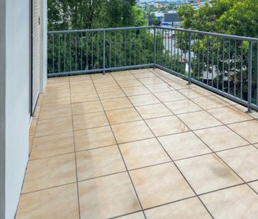 Spacious - Low Maintenance Unit - In Convenient Location! - Photo 4