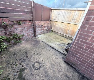 2 bedroom terraced house to rent - Photo 4