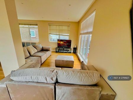 3 bedroom flat to rent - Photo 5