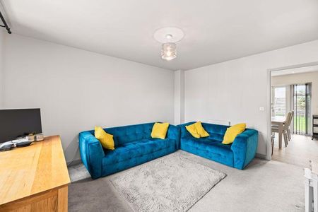 3 bedroom semi-detached house to rent - Photo 3