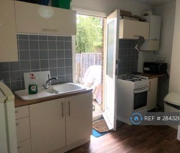 1 bedroom in a house share to rent - Photo 6