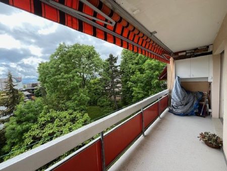 Agréable appartement de 3 pièces au 4ème étage proche du centre ville - Photo 4