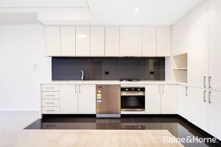 Apartment with 2 bedrooms, 2 bathrooms & parking for 1 car - Photo 3