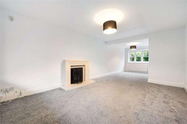 A spacious and well-presented detached family home in a quiet Wilmslow cul-de-sac - Photo 1