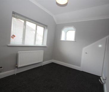 2 bedroom Maisonette to let - Photo 6