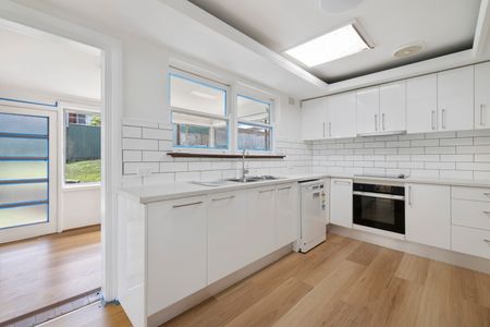 20 Jimada Avenue, Frenchs Forest NSW 2086 - House For Rent | Domain - Photo 2