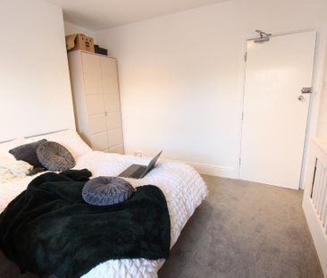 4 bedroom semi-detached house to rent - Photo 6